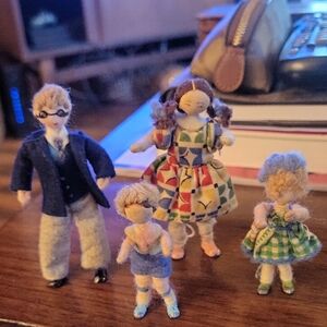 Grecon Colorful Doll Family Set